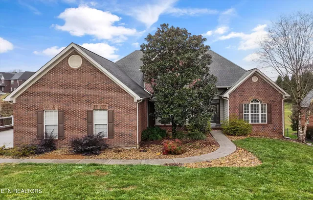 $750,000 | 1725 Burnside Drive, Maryville, TN 37801