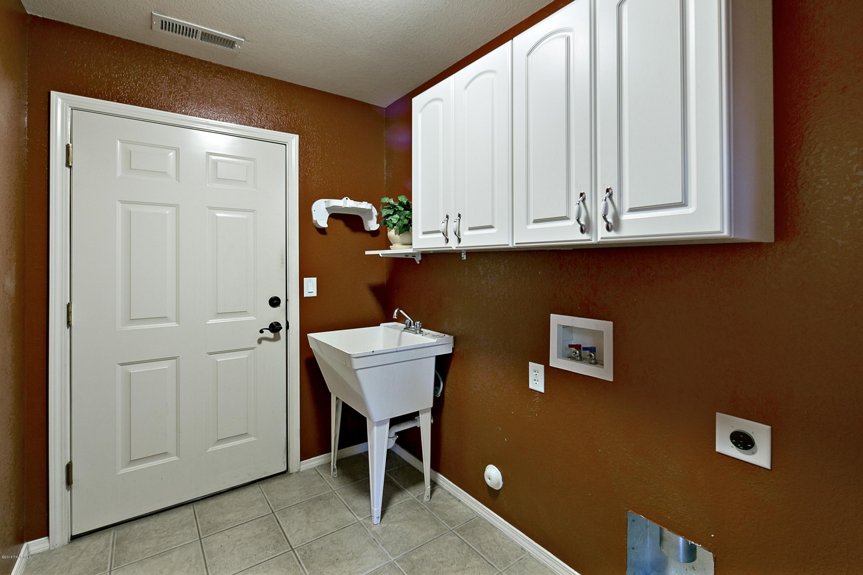 2076 View Point Road Prescott, AZ 86303 - Photo 21 of 25 021_Laundry