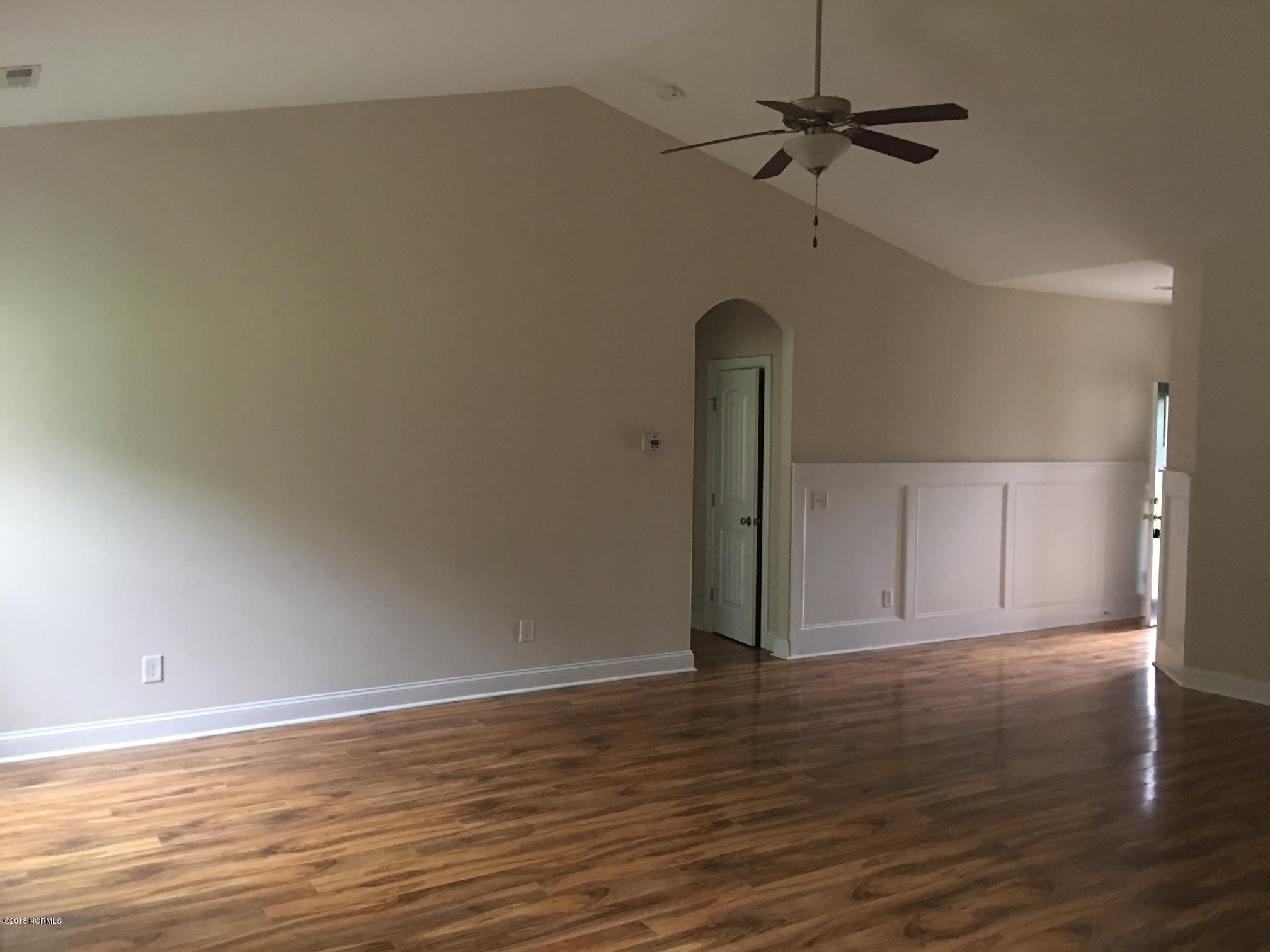 103 Stacey Greg Road Hampstead, NC 28443 - Photo 6 of 8 LIVING ROOM