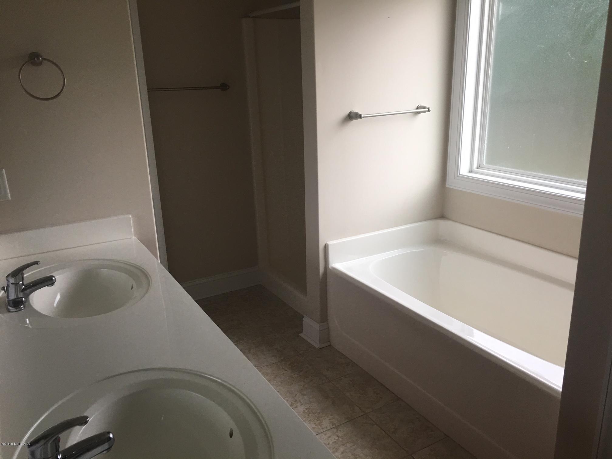 103 Stacey Greg Road Hampstead, NC 28443 - Photo 7 of 8 MASTER BATH