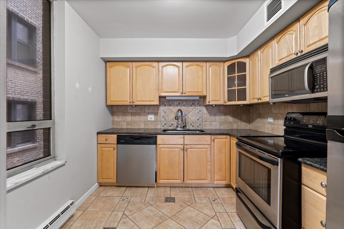 201 East Chestnut Street, Unit 19E Chicago, IL 60611 - Photo 20 of 25