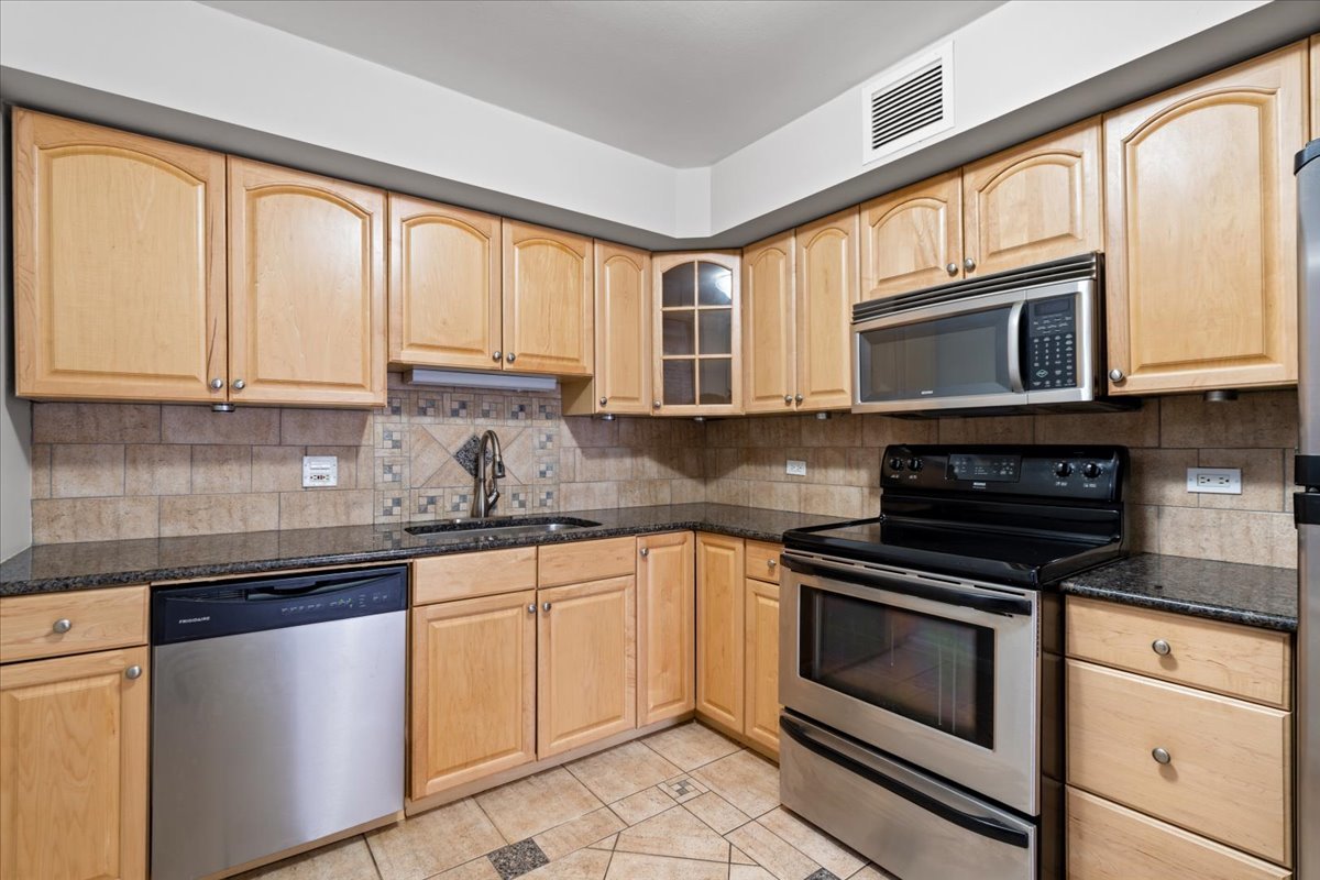 201 East Chestnut Street, Unit 19E Chicago, IL 60611 - Photo 21 of 25