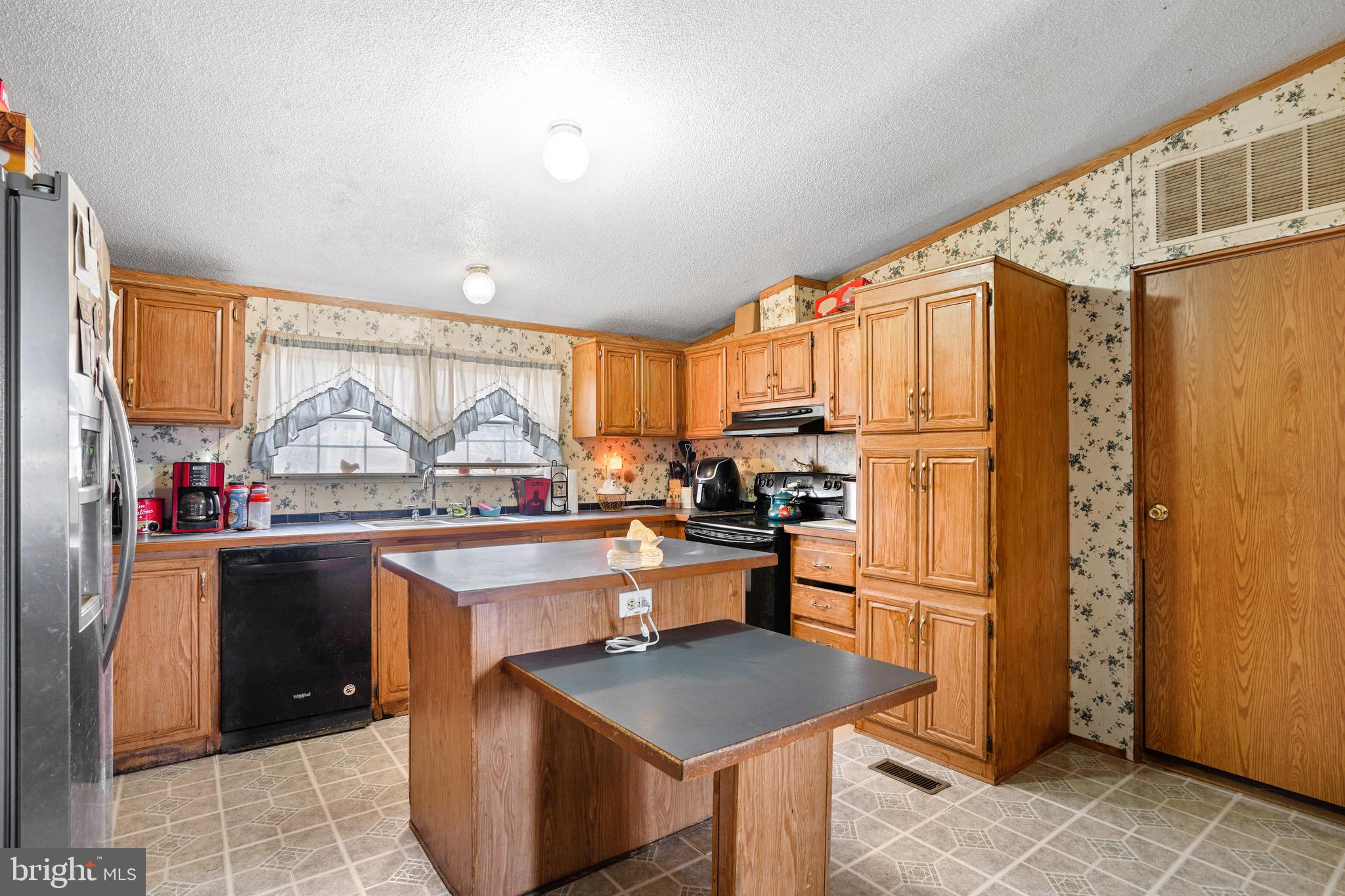 348 Bloody Spring Road Bernville, PA 19506 - Photo 2 of 23 Kitchen
