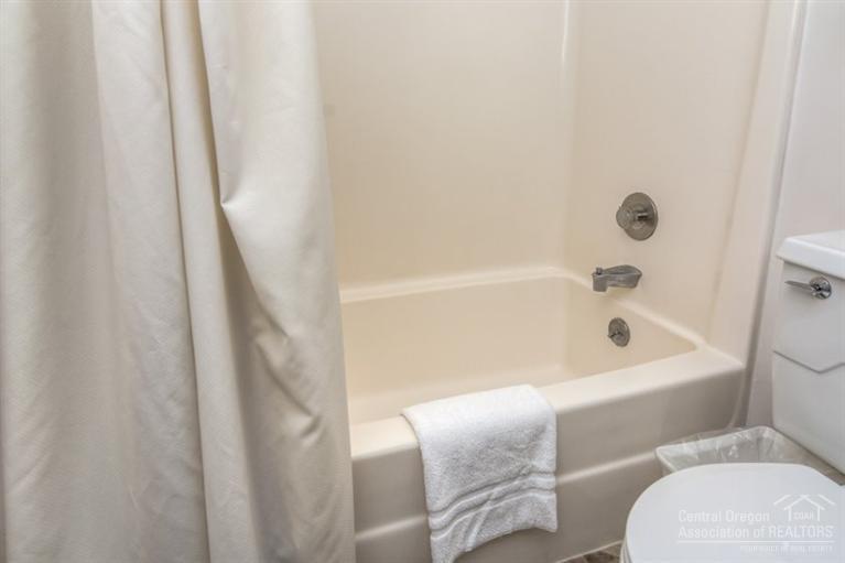 17 Ranch Cabin Road Sunriver, OR 97707 - Photo 16 of 23 a bathroom with a bathtub and a toilet