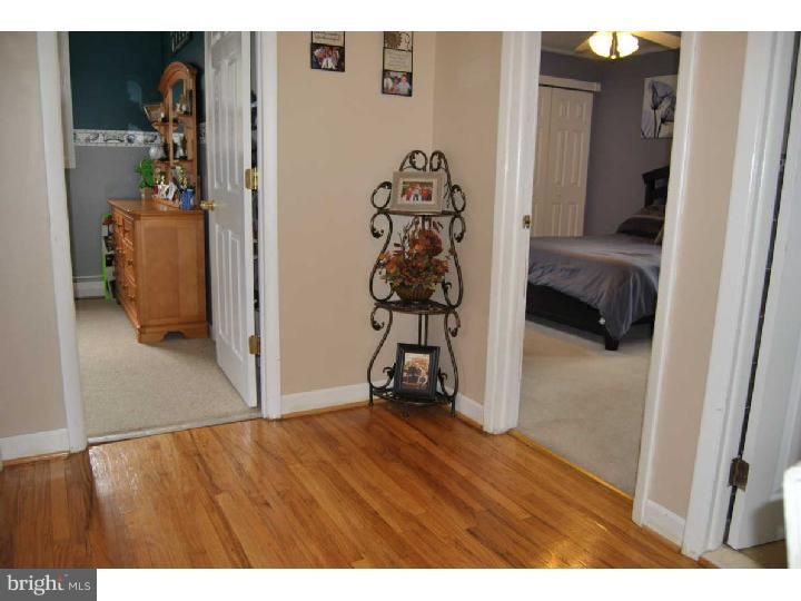 304 Heathcliffe Road Huntingdon Valley, PA 19006 - Photo 11 of 24 Hallway