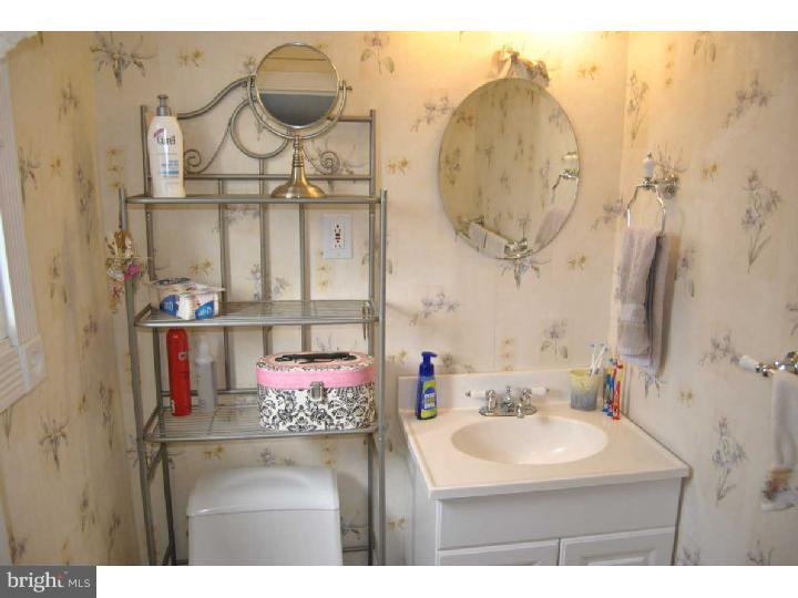 304 Heathcliffe Road Huntingdon Valley, PA 19006 - Photo 14 of 24 Bathroom