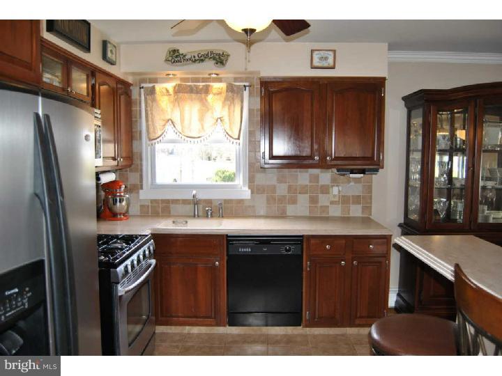 304 Heathcliffe Road Huntingdon Valley, PA 19006 - Photo 8 of 24 Kitchen