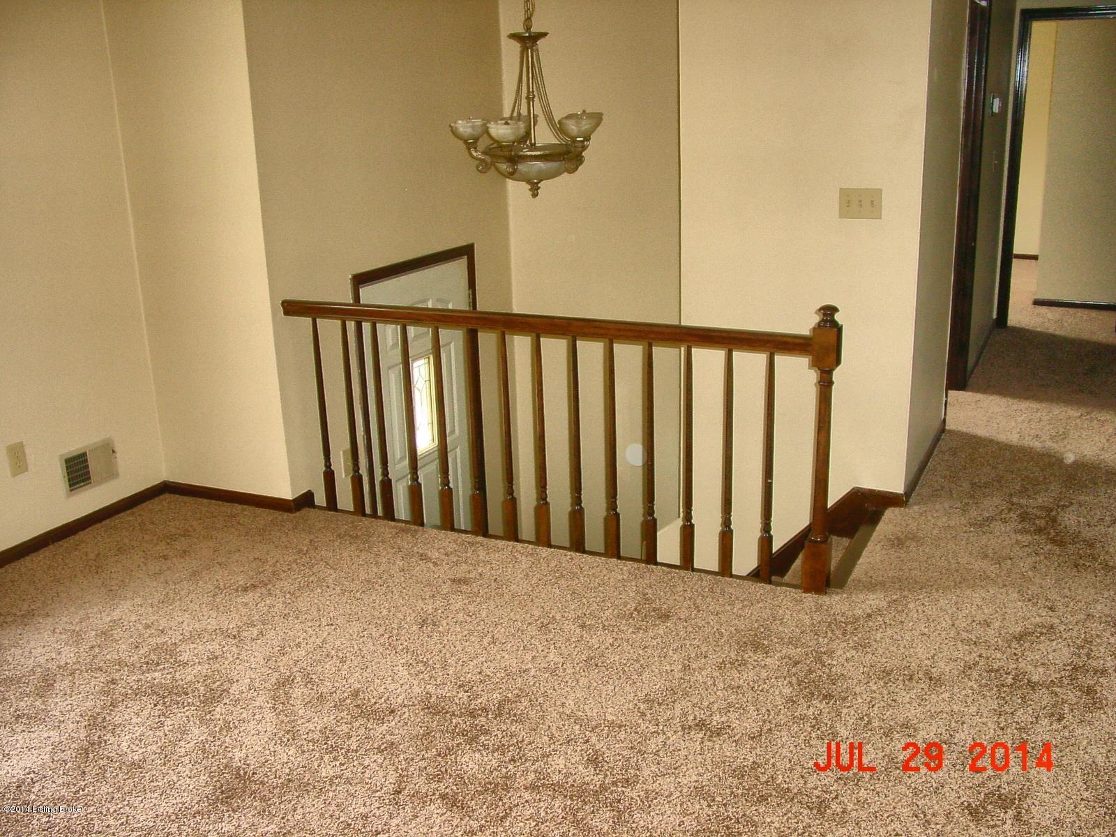 8136 Rochelle Road Louisville, KY 40228 - Photo 3 of 19 DSC00040
