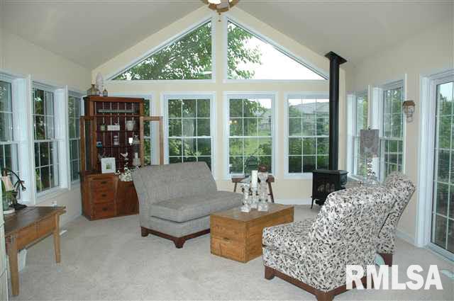 5025 White Post Road Bettendorf, IA 52722 - Photo 4 of 12