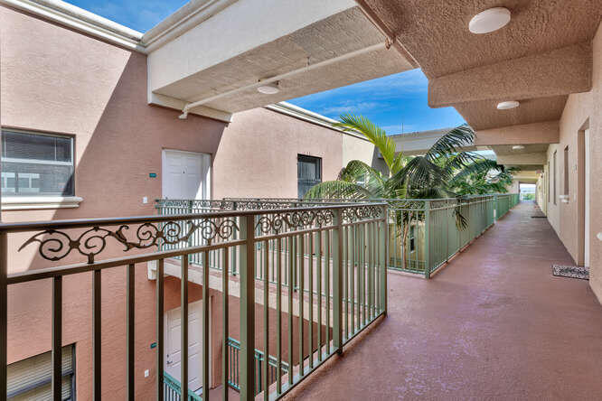 1640 Presidential Way, Unit 501 West Palm Beach, FL 33401 - Photo 18 of 36 a view of a porch
