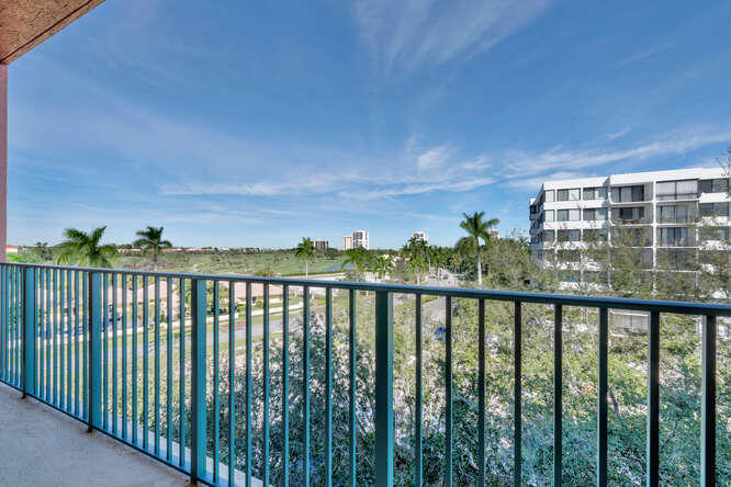 1640 Presidential Way, Unit 501 West Palm Beach, FL 33401 - Photo 24 of 36 a view of a balcony with city view
