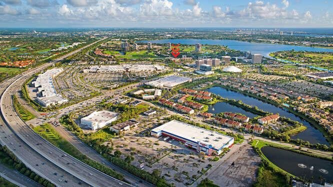 1640 Presidential Way, Unit 501 West Palm Beach, FL 33401 - Photo 28 of 36 a view of a city with an ocean
