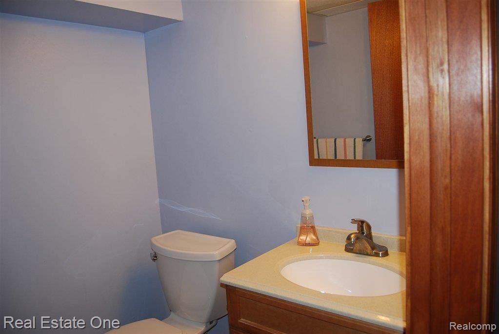 1638 Crestline Court Rochester, MI 48307 - Photo 17 of 18 Basement Half Bath