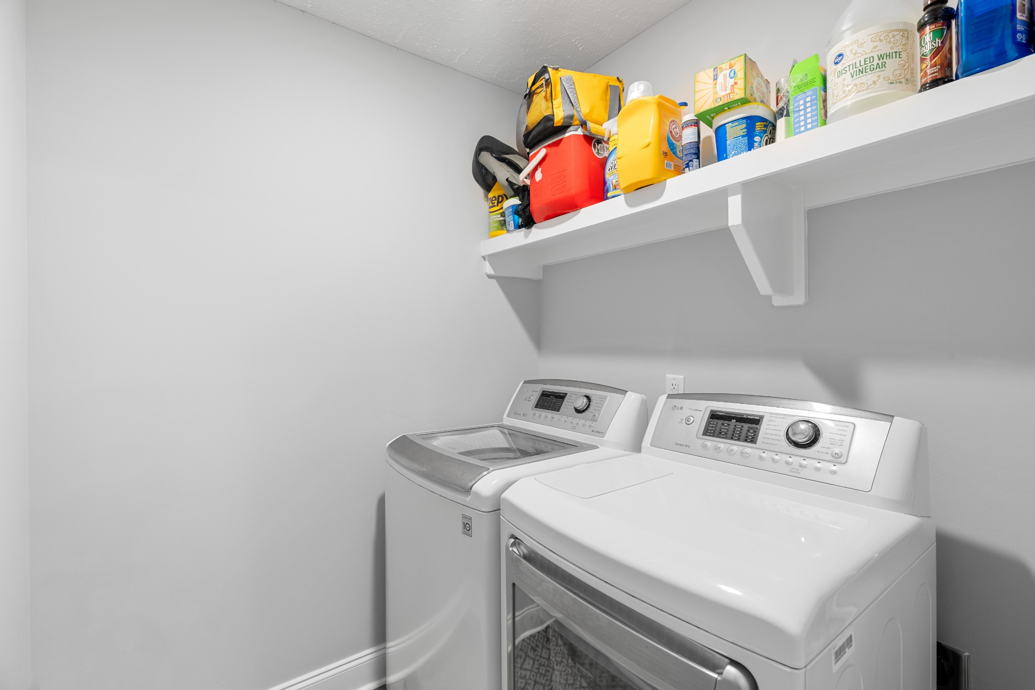 839 Cedar Lane Springfield, TN 37172 - Photo 11 of 34 a utility room with dryer and washer