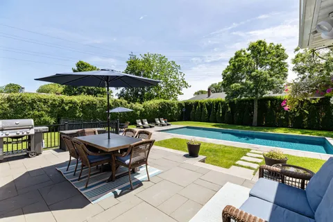 94 Willow Street, Southampton, NY 11968