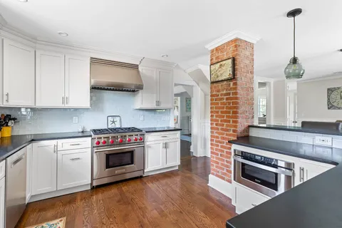 94 Willow Street, Southampton, NY 11968