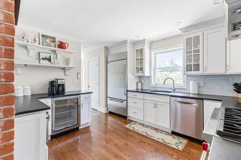 94 Willow Street, Southampton, NY 11968