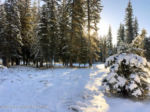 $1,475,000 | 15635 Wagon Road, Jackson, WY 83001