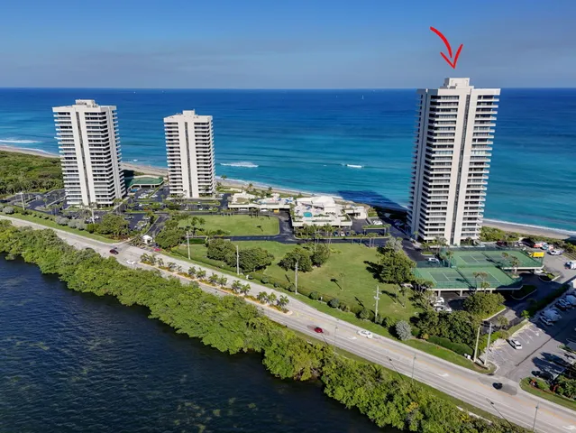 $690,000 | 5510 North Ocean Drive, Unit 2D, Singer Island, FL 33404