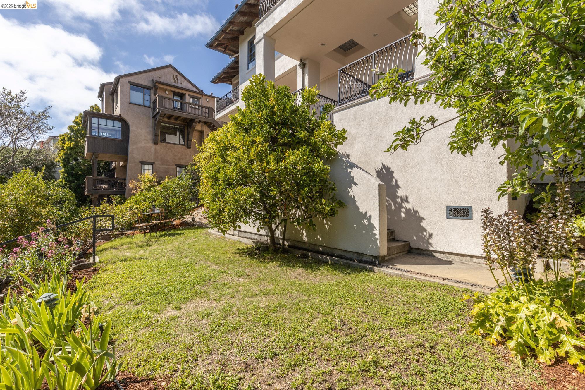6181 Contra Costa Road Oakland, CA 94618 - Photo 77 of 91