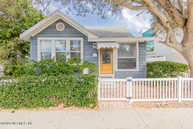 $4,200 | 214 Hopkins Street, Neptune Beach, FL 32266