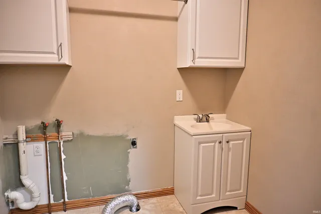 $335,000 | 6720 East Schroeder Lane, Schnellville, IN 47580