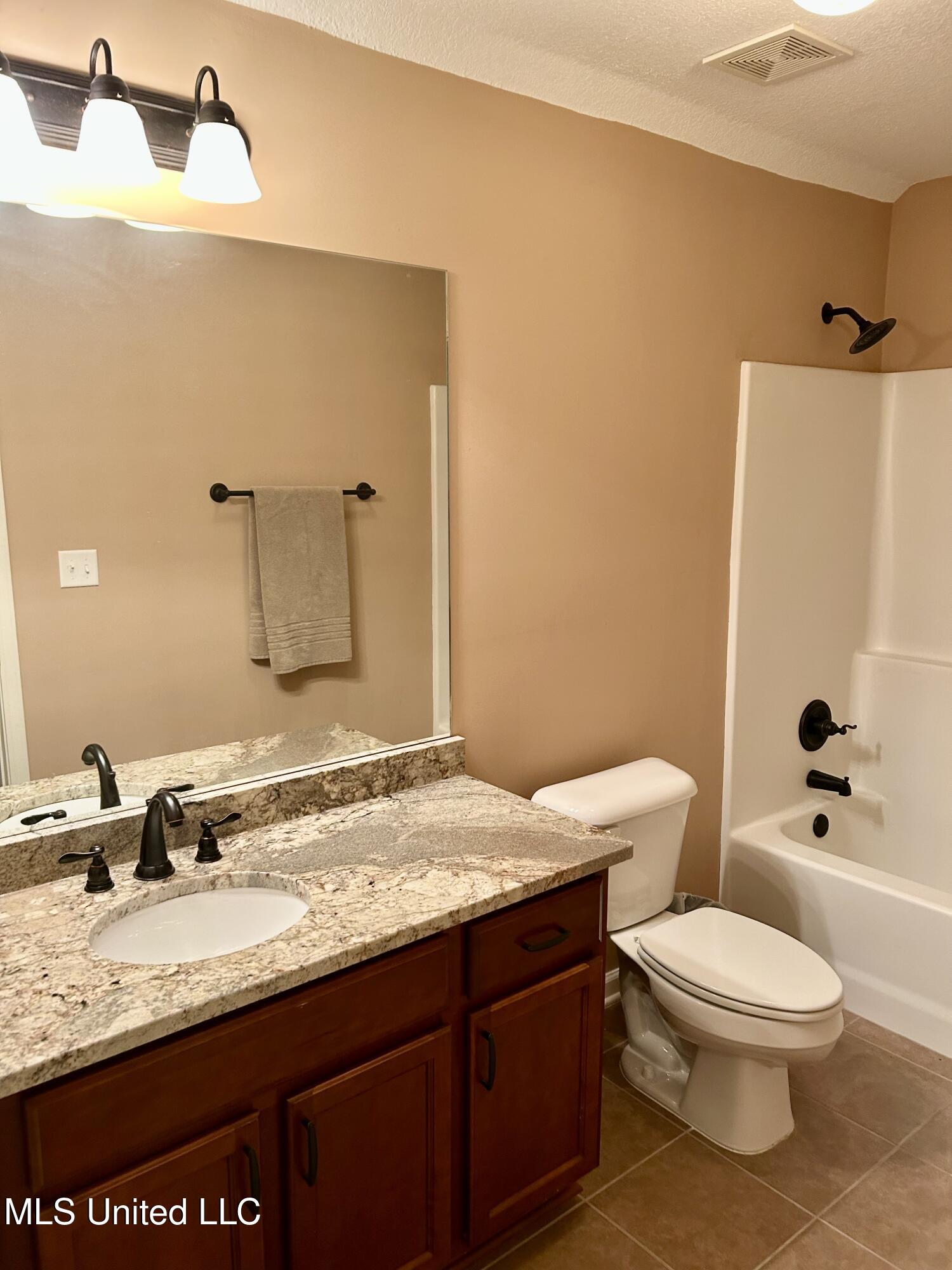 67 Shady Ln Cove Hernando, MS 38632 - Photo 19 of 23 Upstairs Full Bath