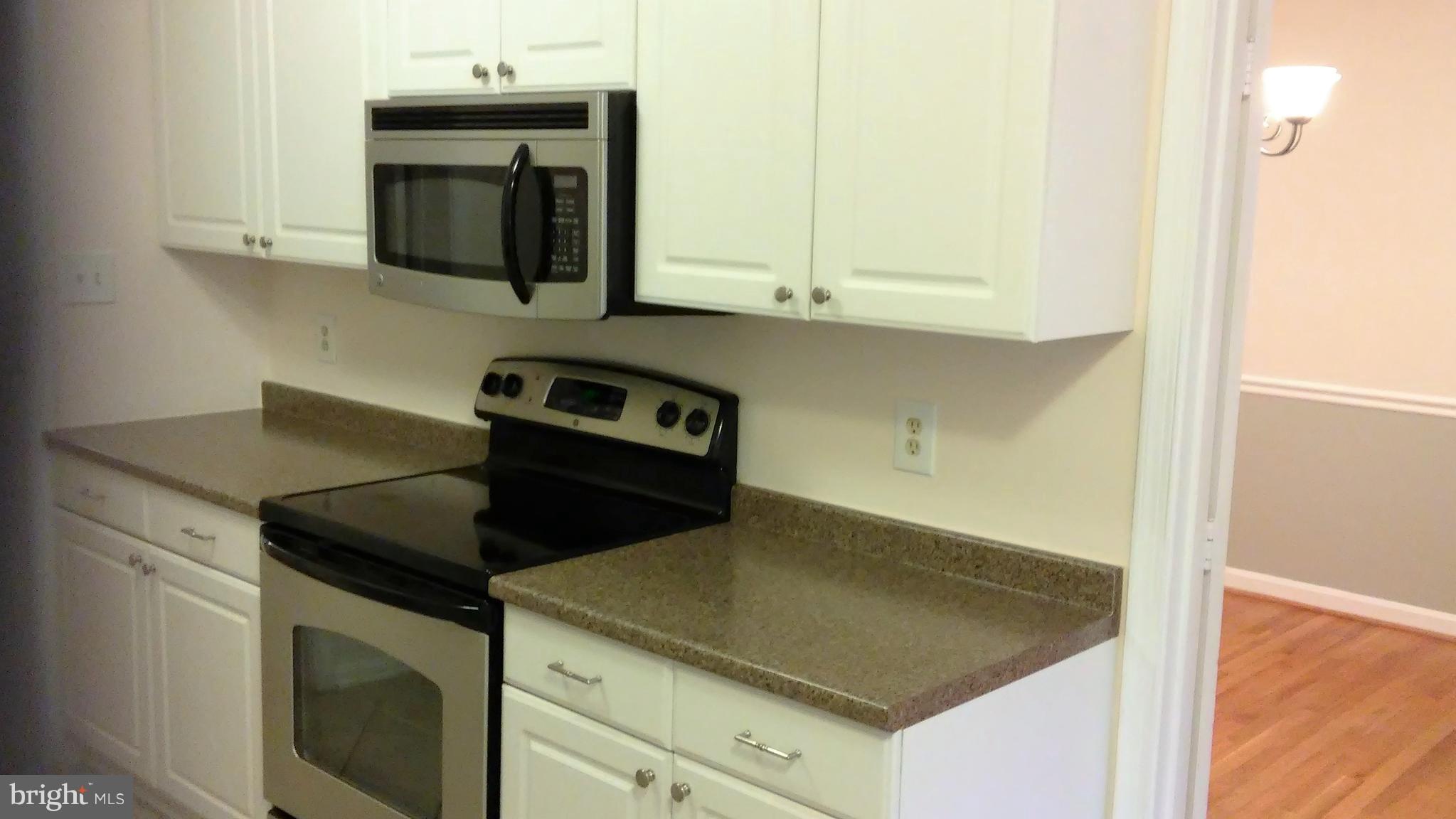6813 Market Square Drive McLean, VA 22101 - Photo 7 of 12 Kitchen