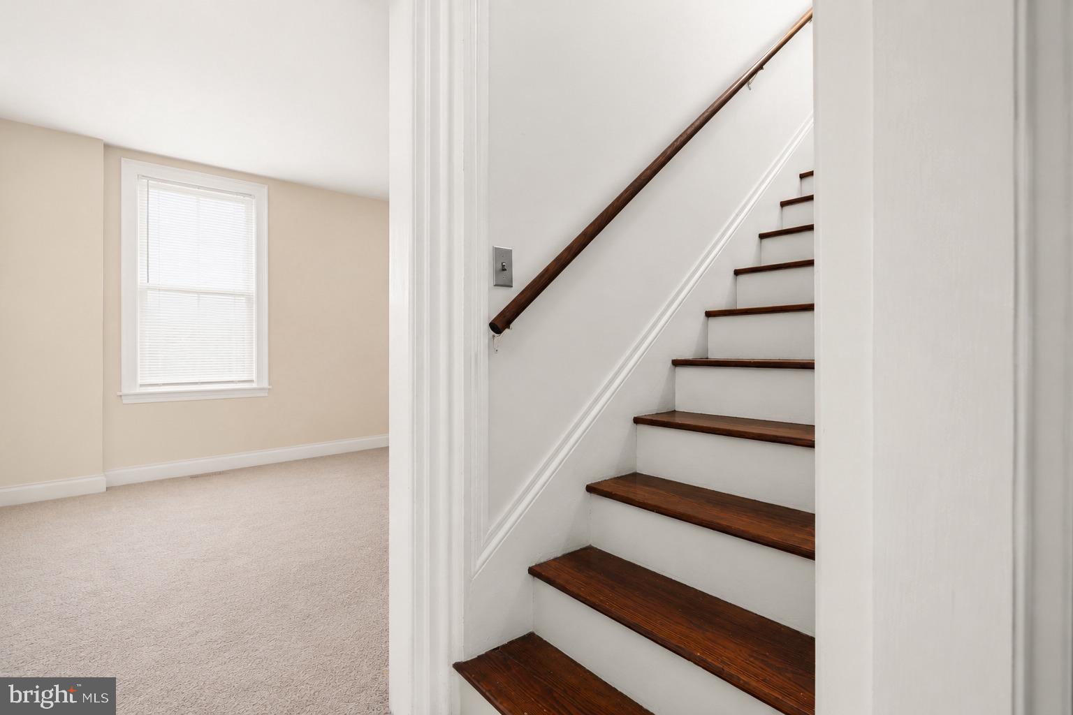 21006 Boonsboro Mountain Road Boonsboro, MD 21713 - Photo 5 of 28 Stairwell