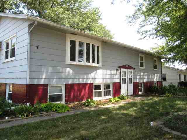 925 Devils Glen Road Bettendorf, IA 52722 - Photo 1 of 5 Gallery Image 1