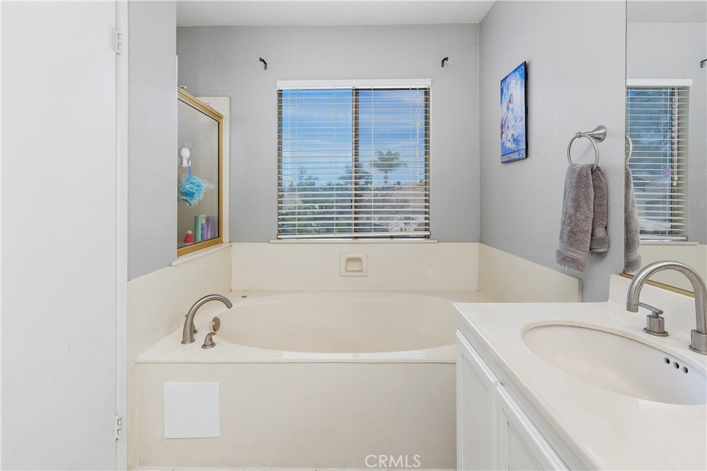 30318 Deer Meadow Road Temecula, CA 92591 - Photo 11 of 19 Primary BathRoom