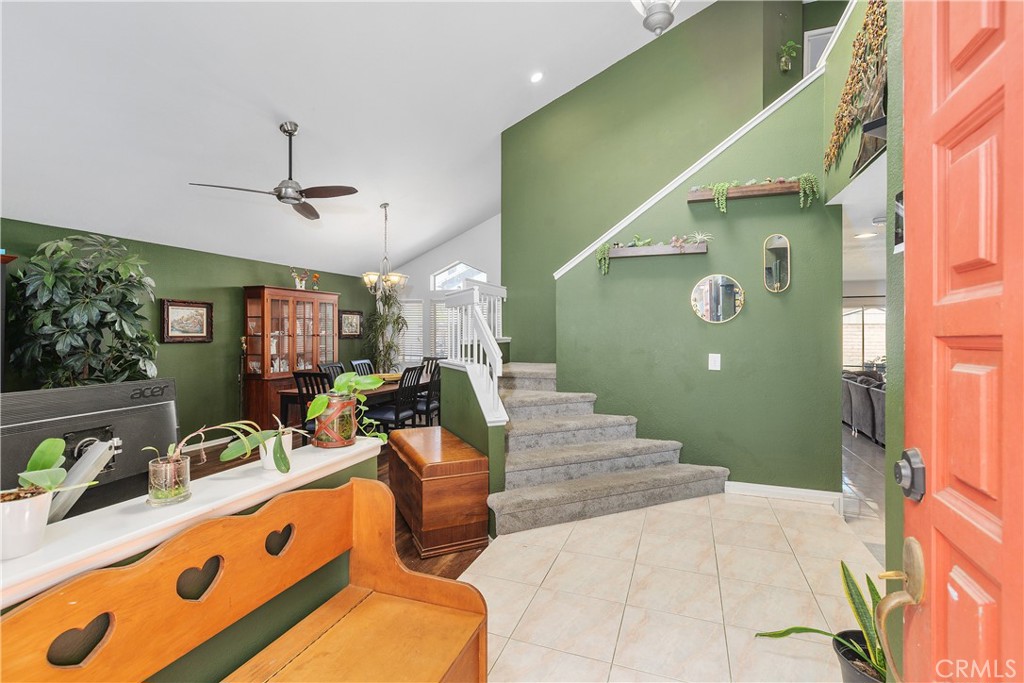 30318 Deer Meadow Road Temecula, CA 92591 - Photo 2 of 19 Entry way High Ceilings