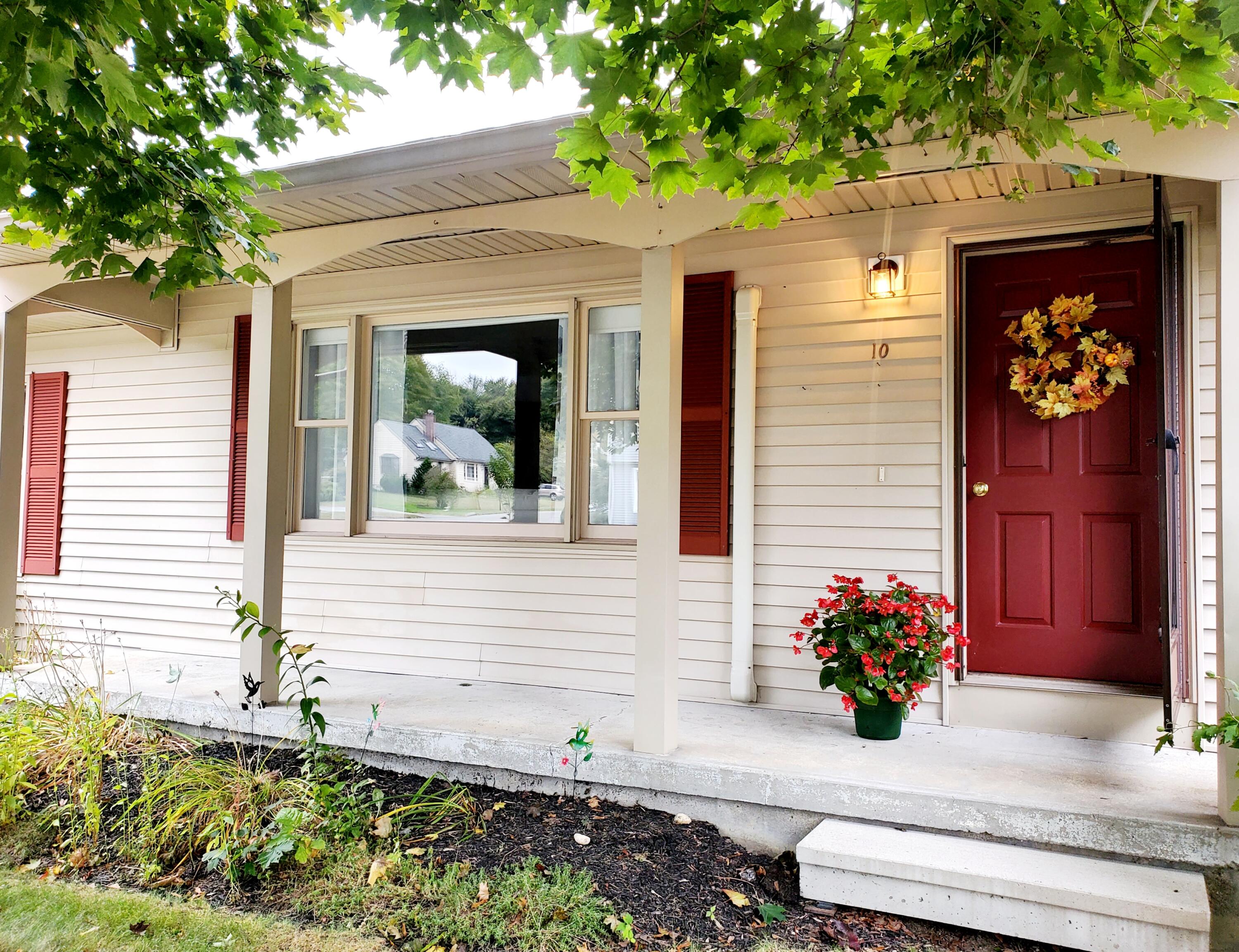 10 Overset Road Portland, ME 04103 - Photo 1 of 30 Front