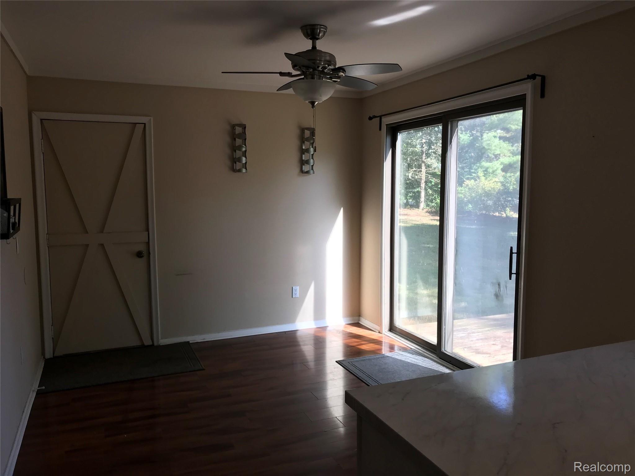 2482 Jones Road Waterford, MI 48327 - Photo 18 of 29 Nook - Door to Garage