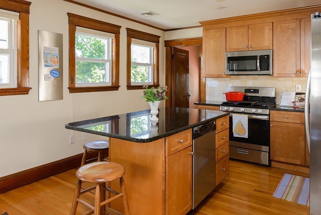 12-14 Pondview Road, Unit 2 Arlington, MA 02474 - Photo 14 of 42 Gallery Image 14