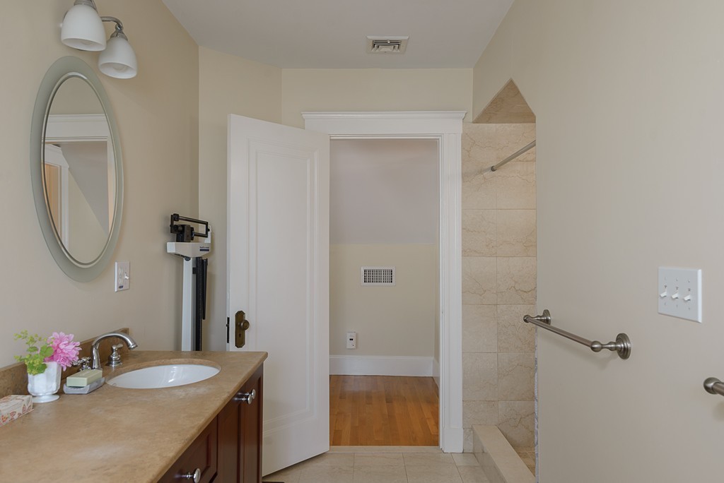 12-14 Pondview Road, Unit 2 Arlington, MA 02474 - Photo 34 of 42 Gallery Image 34