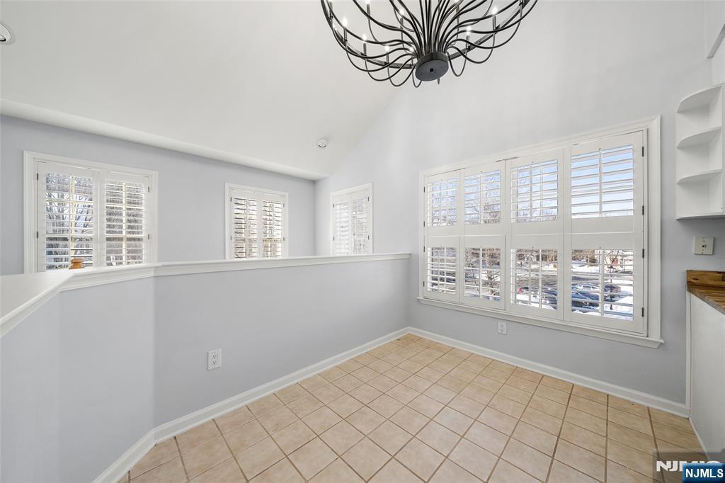 36 Woods Edge Road Old Tappan, NJ 07675 - Photo 5 of 31