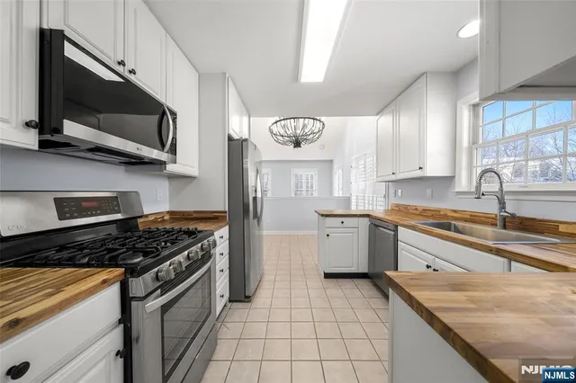 $799,000 | 36 Woods Edge Road, Old Tappan, NJ 07675