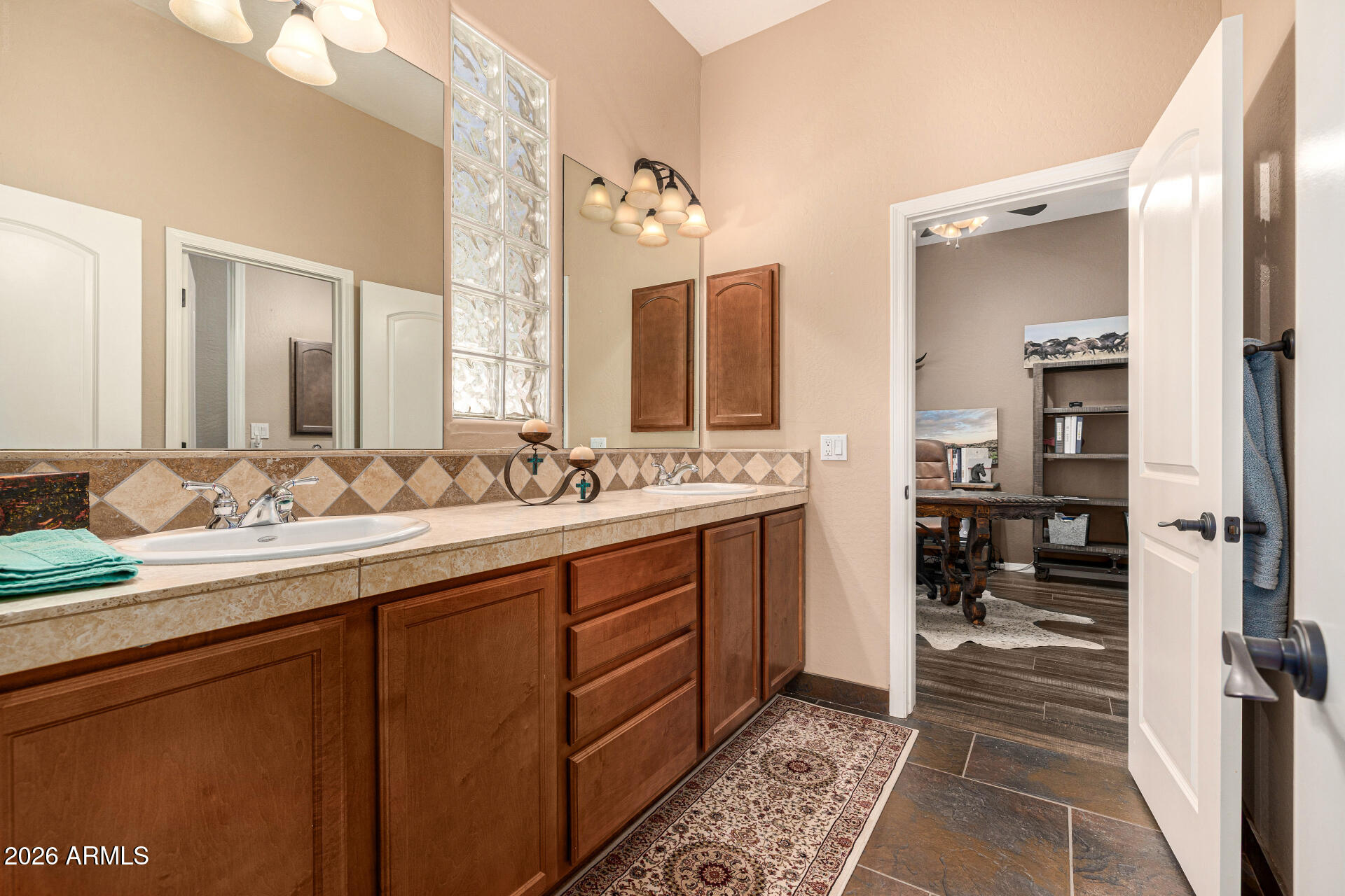 2324 La Verna Way Phoenix, AZ 85086 - Photo 42 of 79 Bath 2