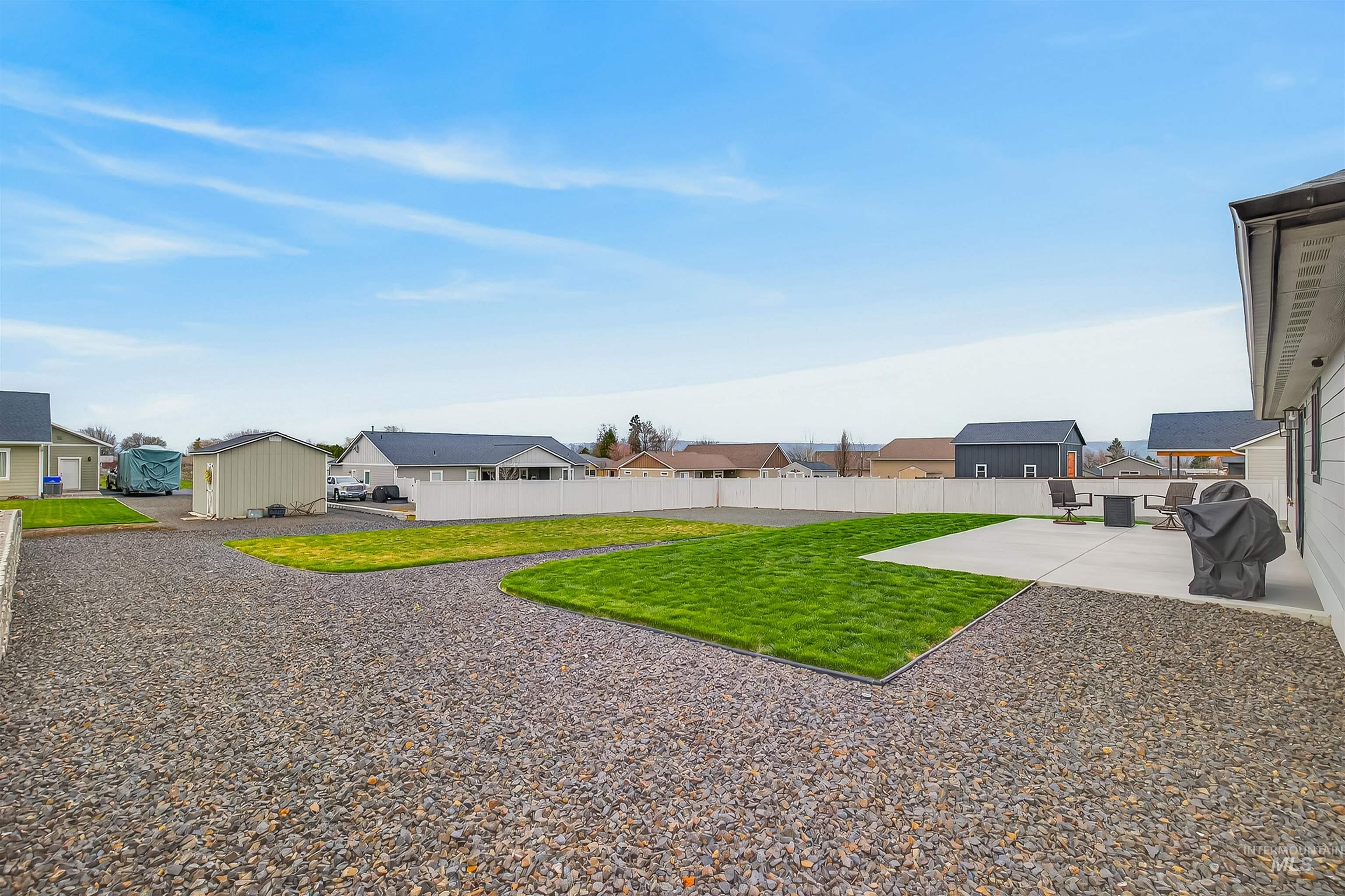 3732 Skyview Drive Lewiston, ID 83501 - Photo 40 of 47 Fenced yard featuring a residential view and a patio