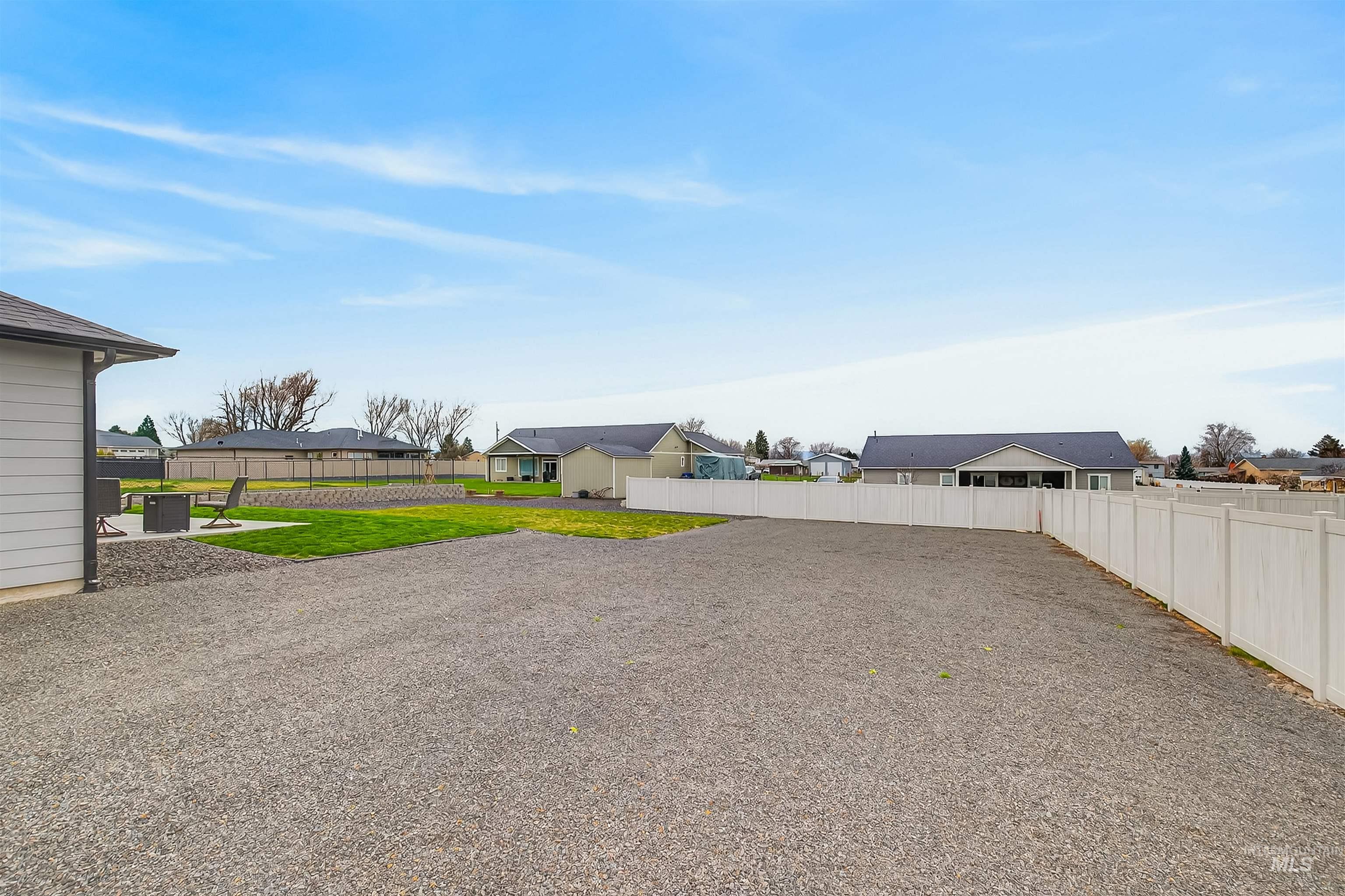 3732 Skyview Drive Lewiston, ID 83501 - Photo 42 of 47 Fenced backyard featuring a residential view and a patio area