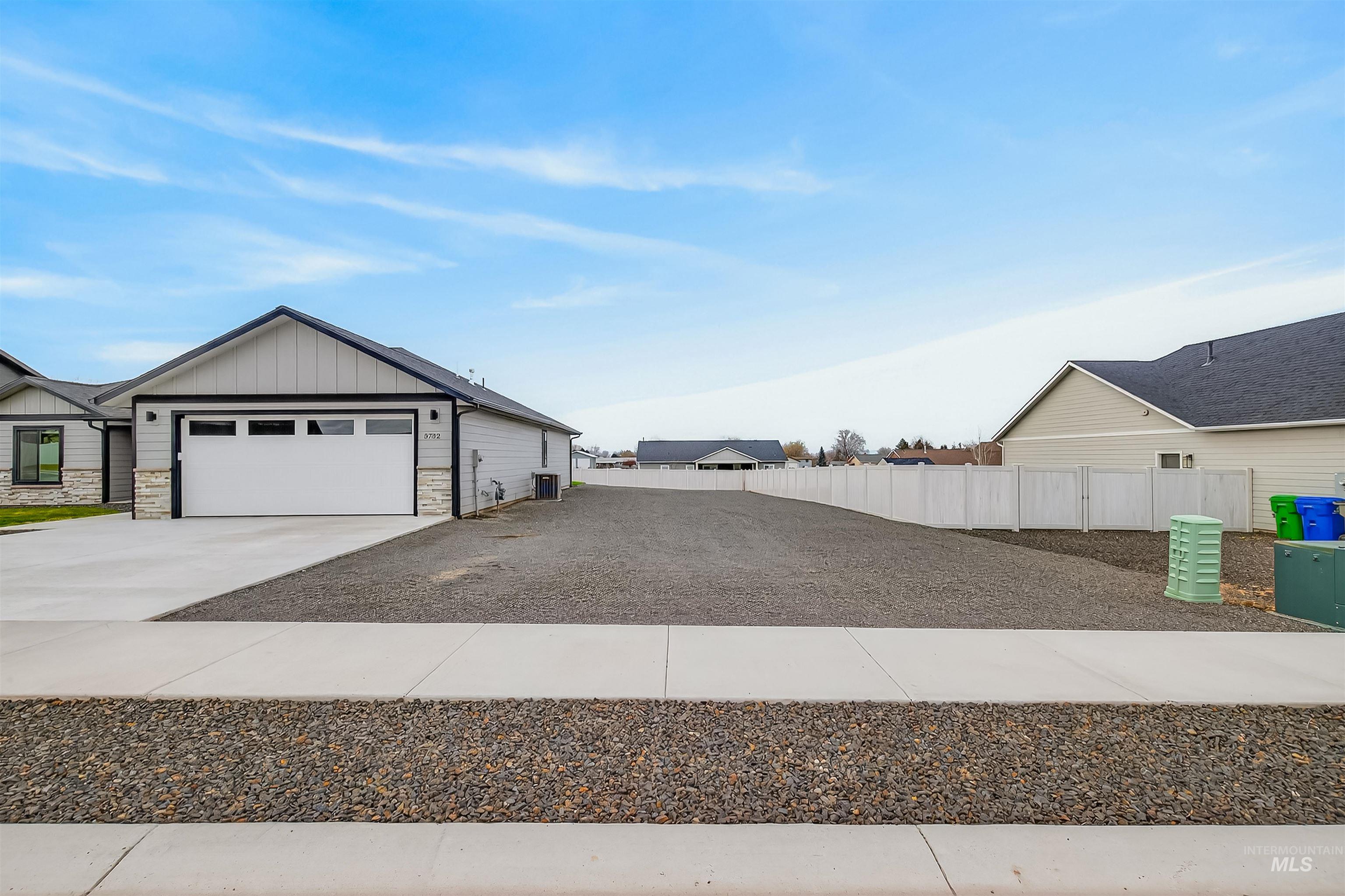 3732 Skyview Drive Lewiston, ID 83501 - Photo 5 of 47 View of yard with concrete driveway and an attached garage