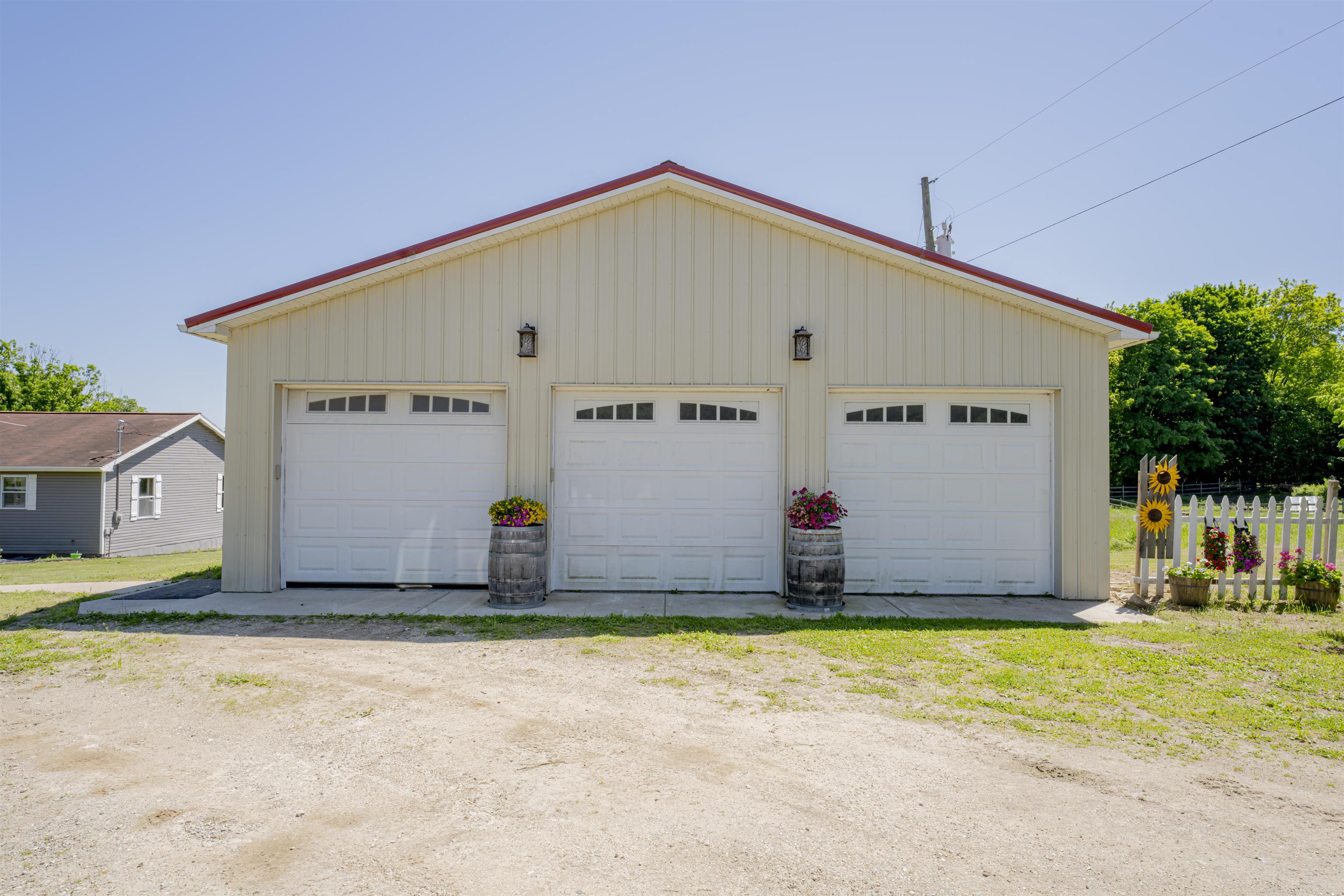 10559 Millbrook Road Blanchard, MI 49310 - Photo 6 of 99