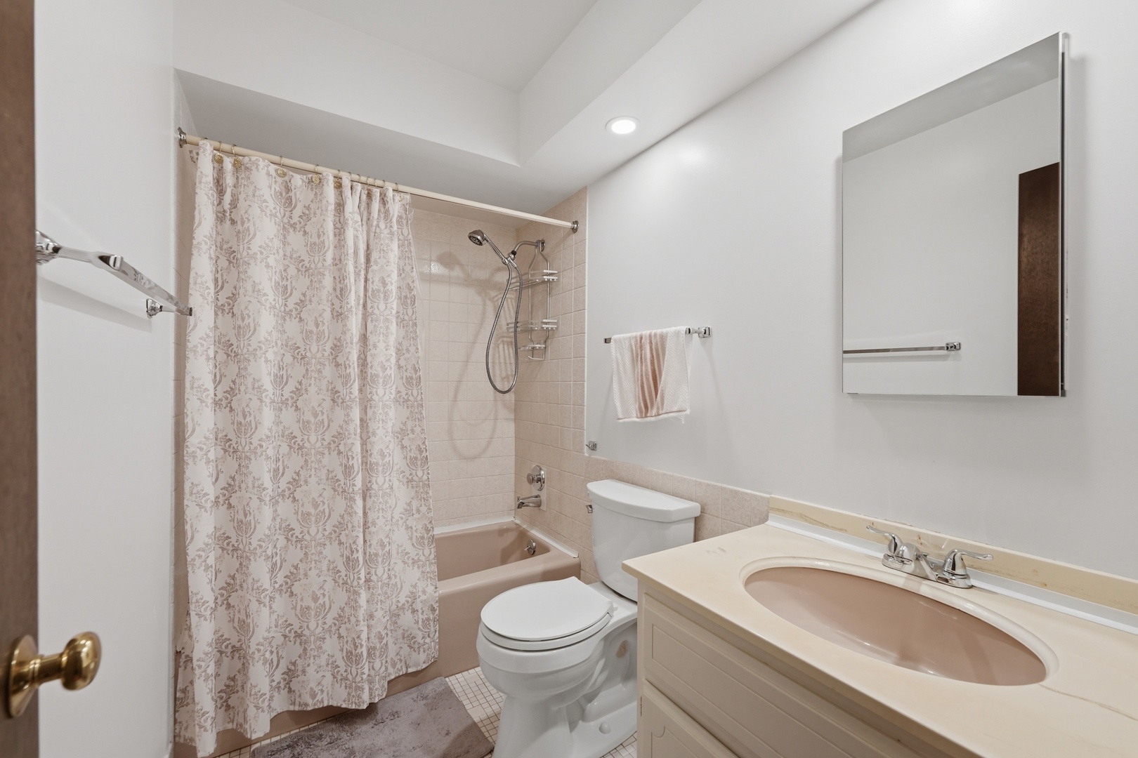 2500 Windsor Mall, Unit 2D Park Ridge, IL 60068 - Photo 9 of 28 Gallery Image 9