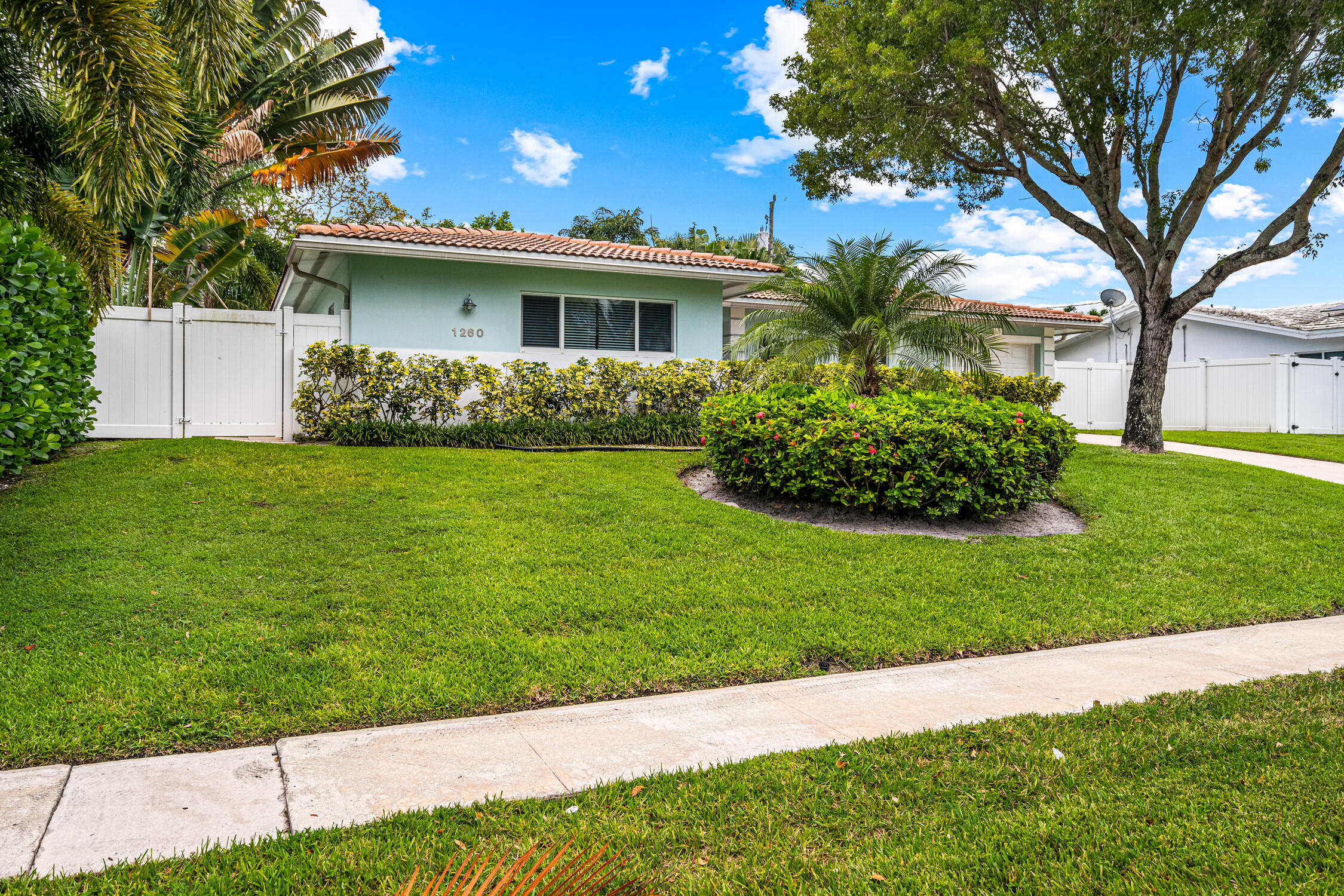 1260 Southwest 9th Street Boca Raton, FL 33486 - Photo 2 of 42 DSC08477