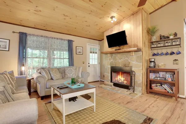 $1,900 | 41 Courtside Court, Ellijay, GA 30540