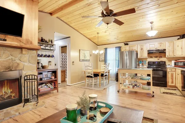 $1,900 | 41 Courtside Court, Ellijay, GA 30540