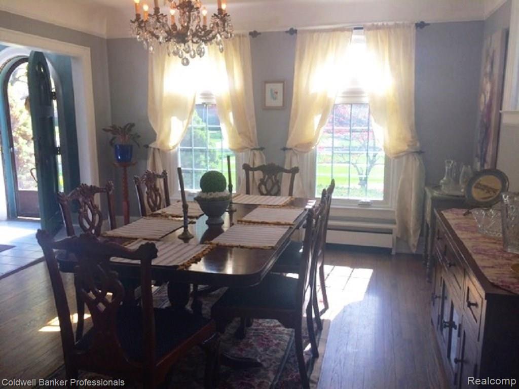 1424 Devonshire Road Grosse Pointe, MI 48230 - Photo 12 of 35 Large Formal Dining Room with Beautiful Custom Arched Windows.