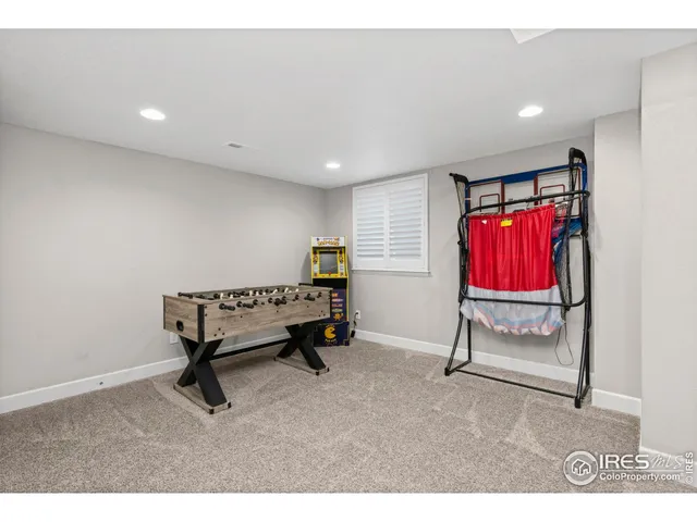 a room with furniture and air conditioner