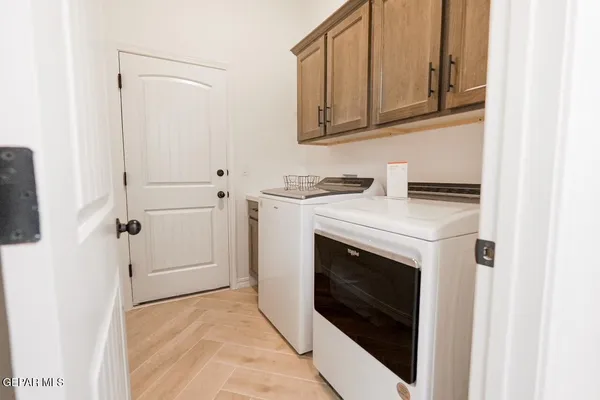 $384,950 | 122 Loma Linda Court, Sunland Park, NM 88008